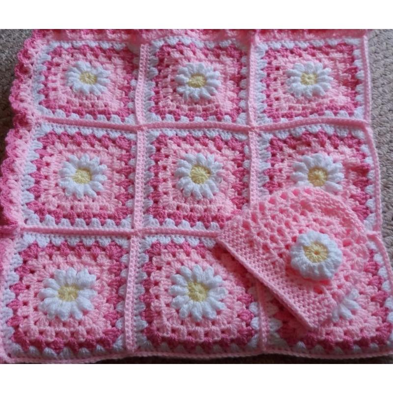Crocheted daisy blanket set