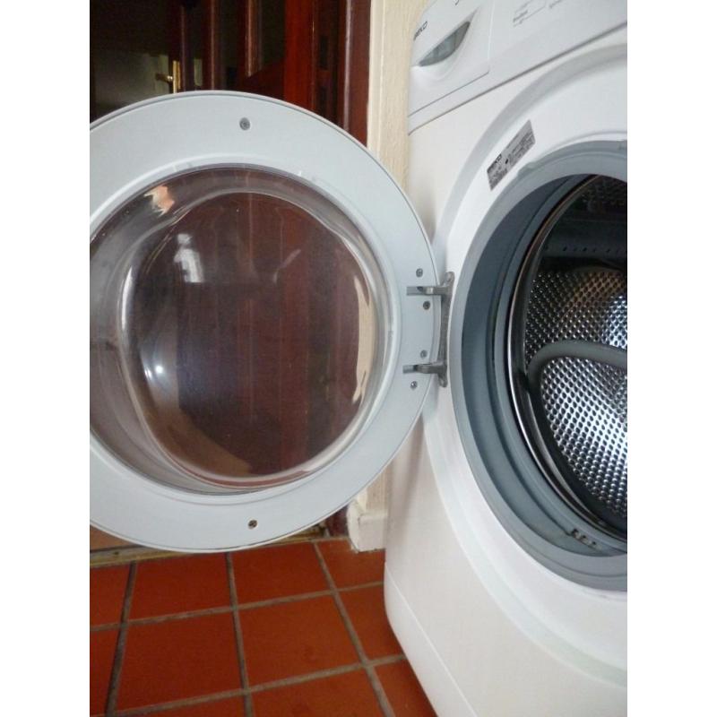 BEKO WASHING MACHINE //// LIKE NEW ////