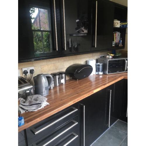 Black gloss kitchen units & appliances