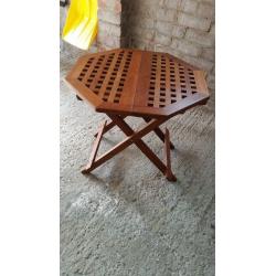 3 ceramic pots and table