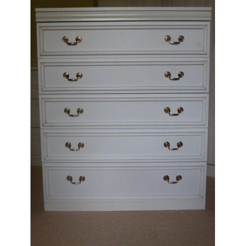 White chest of drawers