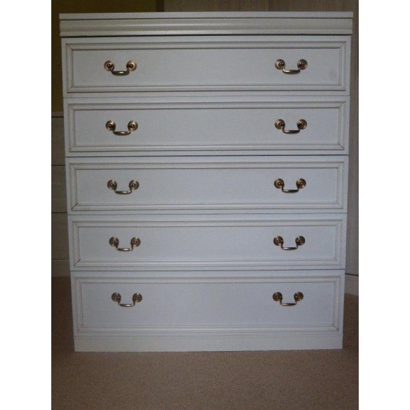 White chest of drawers