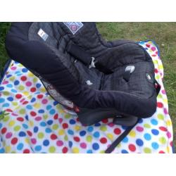 Reclinable Childs care seat