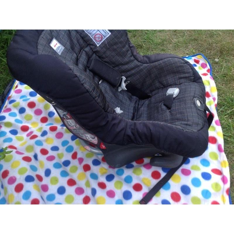 Reclinable Childs care seat