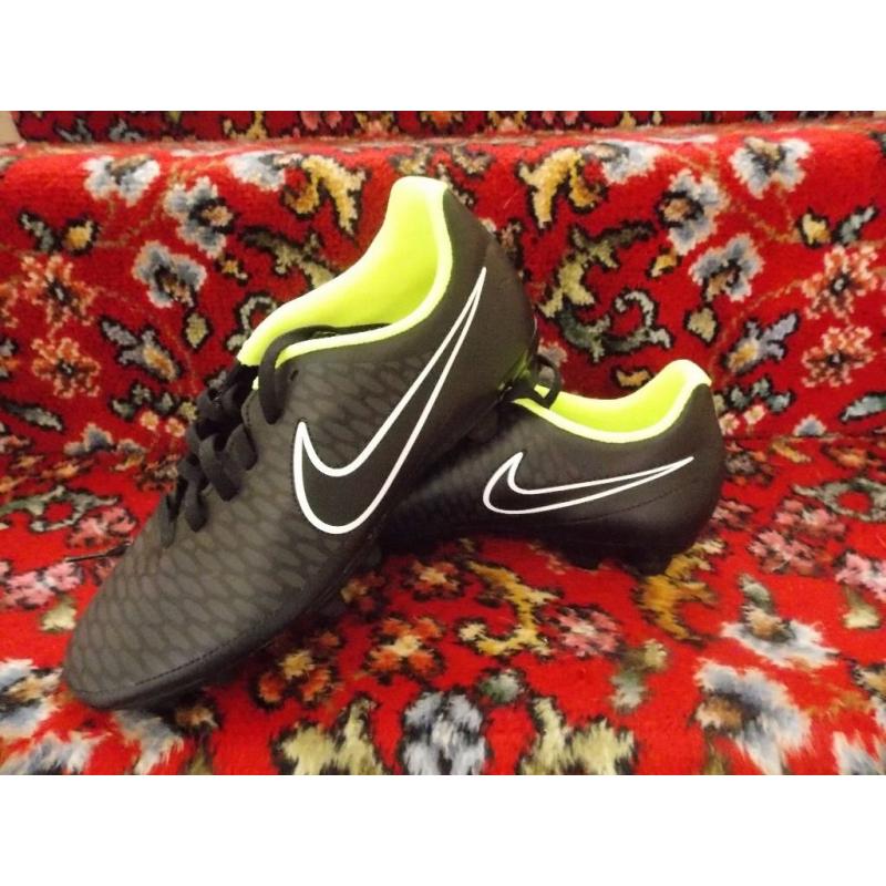 NIKE FOOTBALL / RUGBY BOOTS