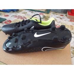 NIKE FOOTBALL / RUGBY BOOTS