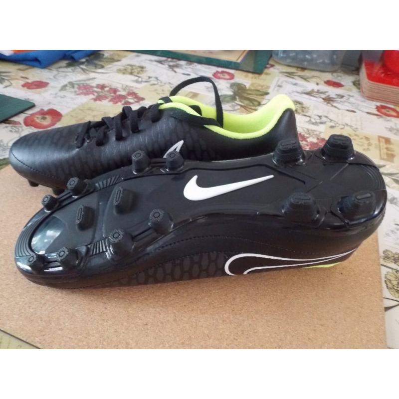 NIKE FOOTBALL / RUGBY BOOTS