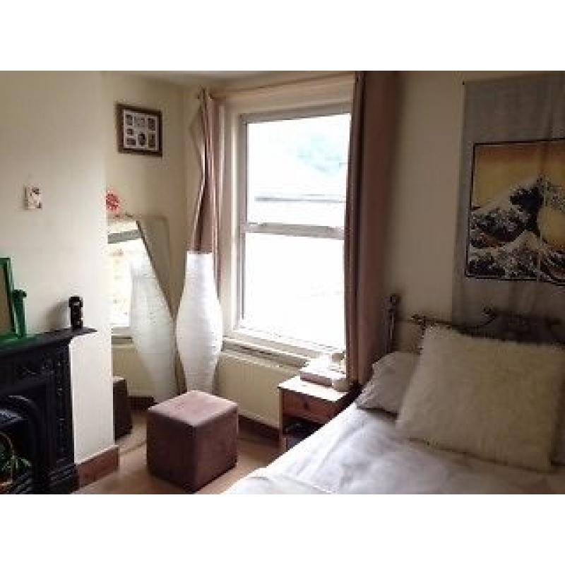 Cosy dbl room in top flat w garden in Greenwich/Deptford Victorian house. Short term