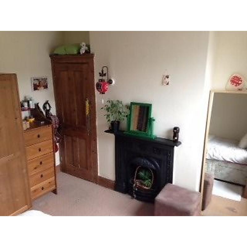 Cosy dbl room in top flat w garden in Greenwich/Deptford Victorian house. Short term