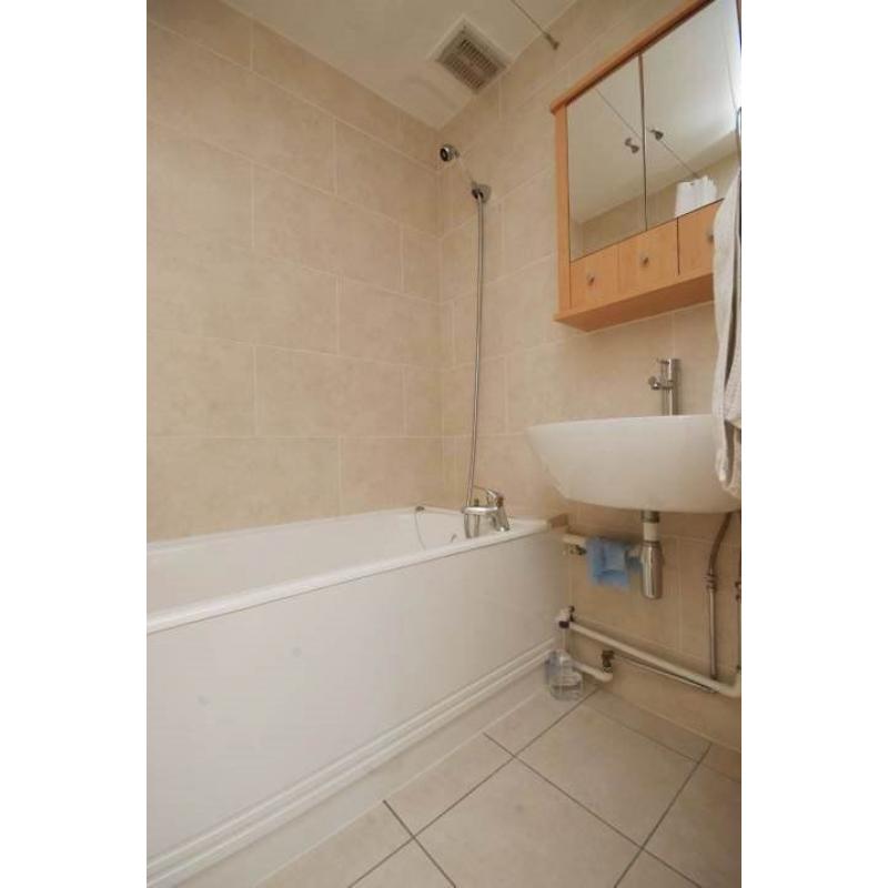 N. SINGLE ROOM WITH A DBL BED IN FLAT*ALL INCLUSIVE*BRICK LANE*ZONE 1*LIVING ROOM*FIRST WEEK FREE