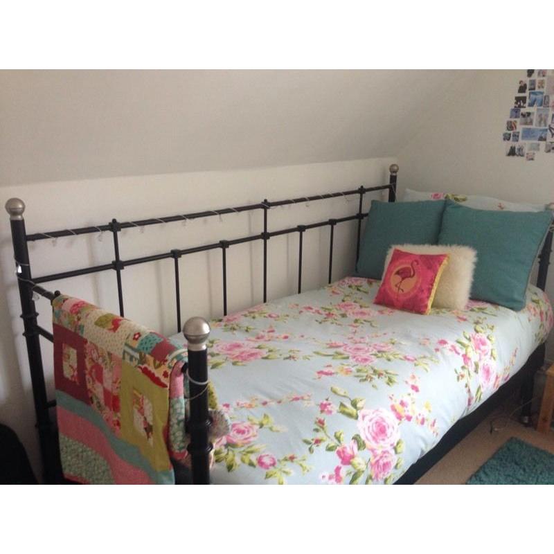 IKEA Svelvik Day bed + 2 free mattresses
