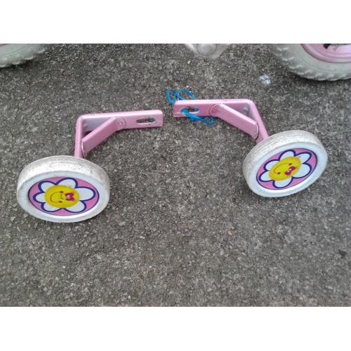 FOR SALE - APOLLO DAISYCHAIN 12 INCH GIRLS BIKE.