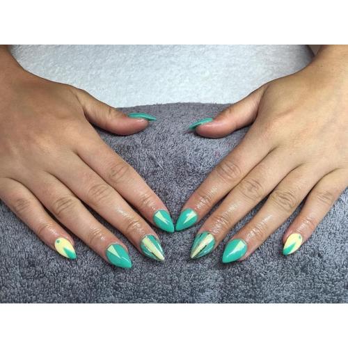 Beauty Therapist and or Nail Tech Required!!