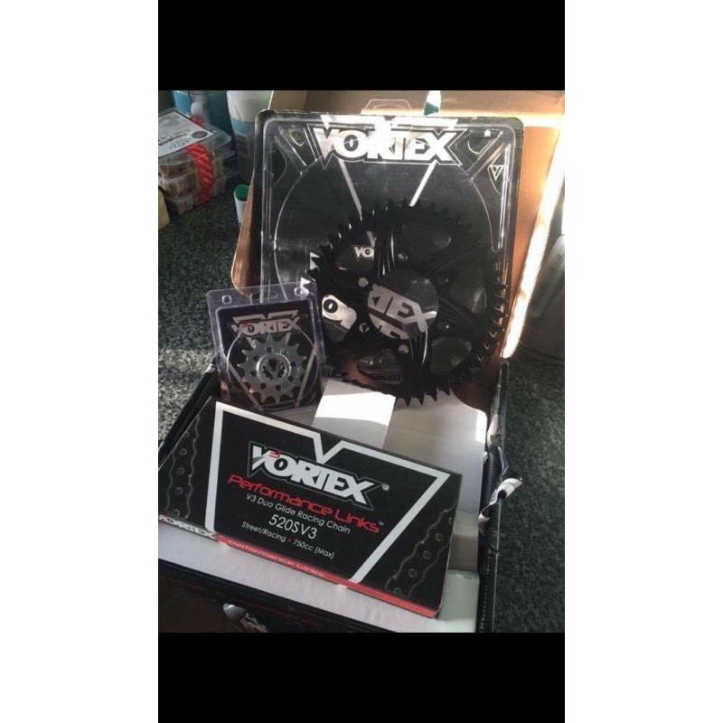 Vortex racing chain and sprocket set