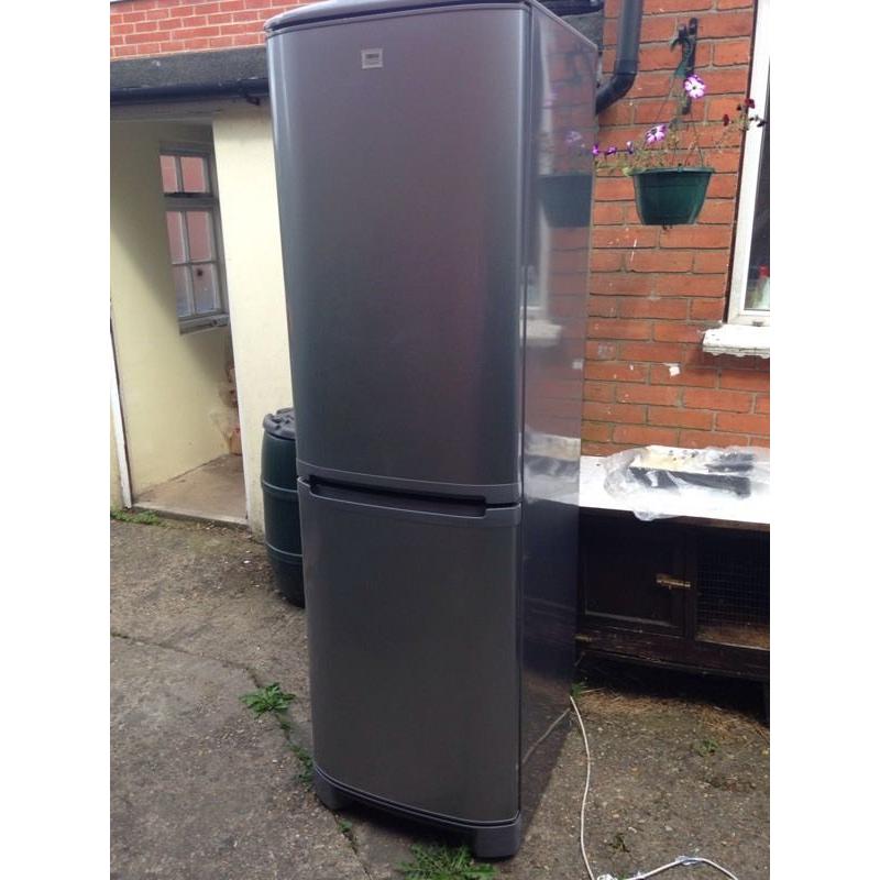 Zanussi large fridge freezer good working order can deliver