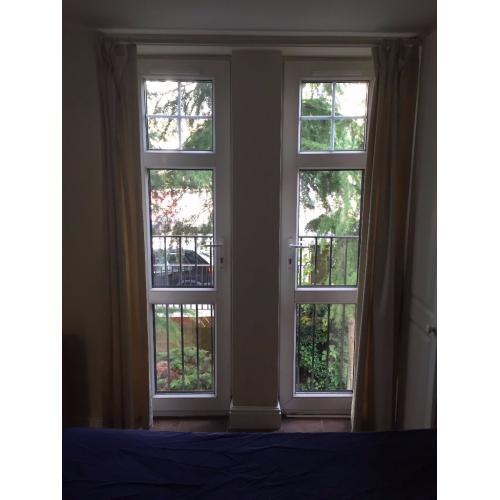 Large En-suite Double Room In Two Bed Flat With Parking