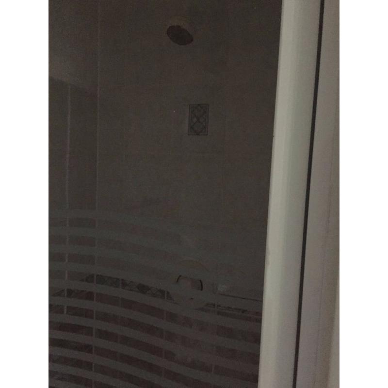 Large En-suite Double Room In Two Bed Flat With Parking