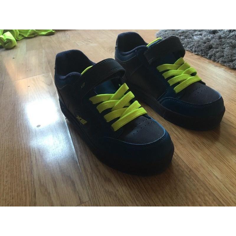 Heelys boys size 2