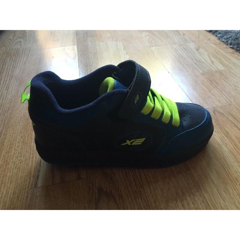 Heelys boys size 2