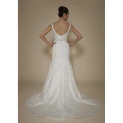 Beautiful wedding dress - size 10
