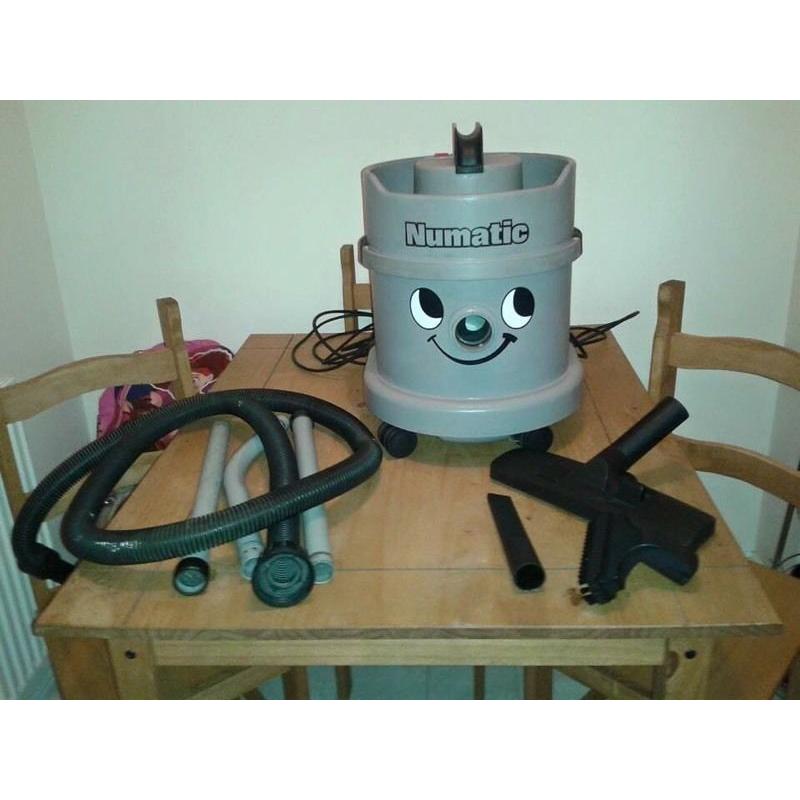 USED NUMATIC COMMERCIAL DRY HENRY VAC