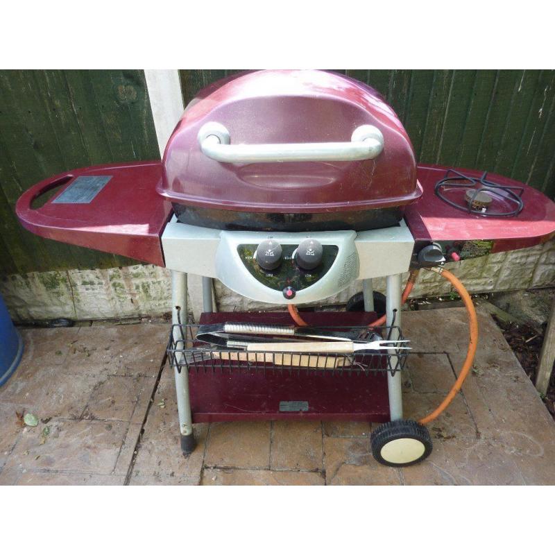 GAS BARBERQUE WITH SIDE BURNER RING