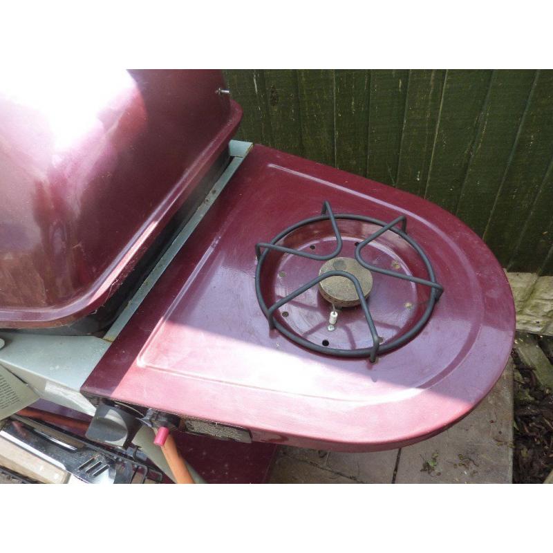 GAS BARBERQUE WITH SIDE BURNER RING