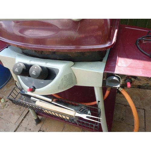 GAS BARBERQUE WITH SIDE BURNER RING