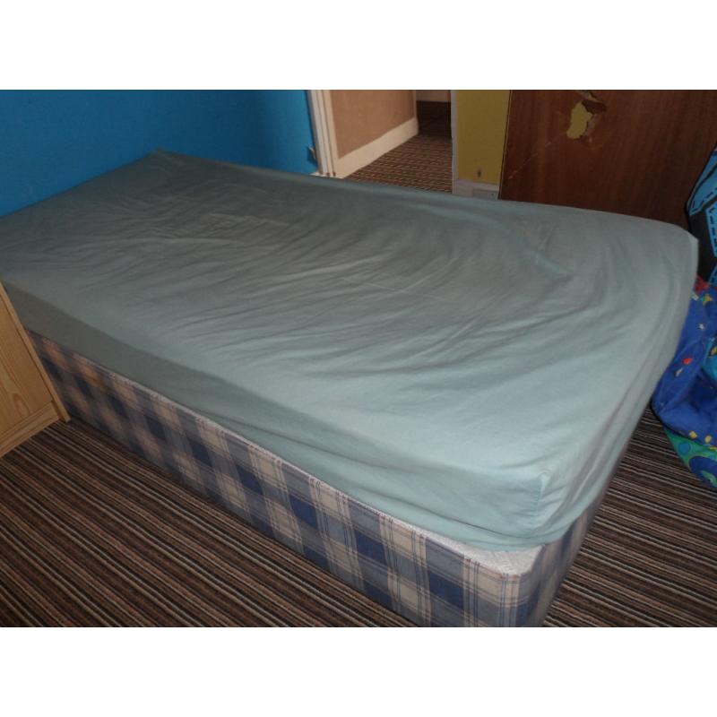 SINGLE BED & MATTRESS IN VERY GOOD CLEAN CONDITION MOVING HOUSE Two Availible ECCLES M30 0WA