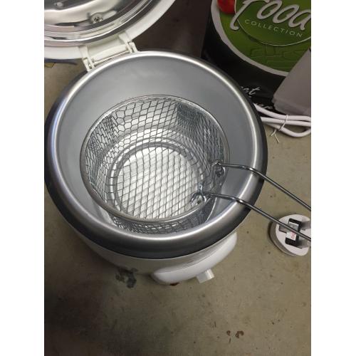 Russell Hobbs 18328 compact deep fryer