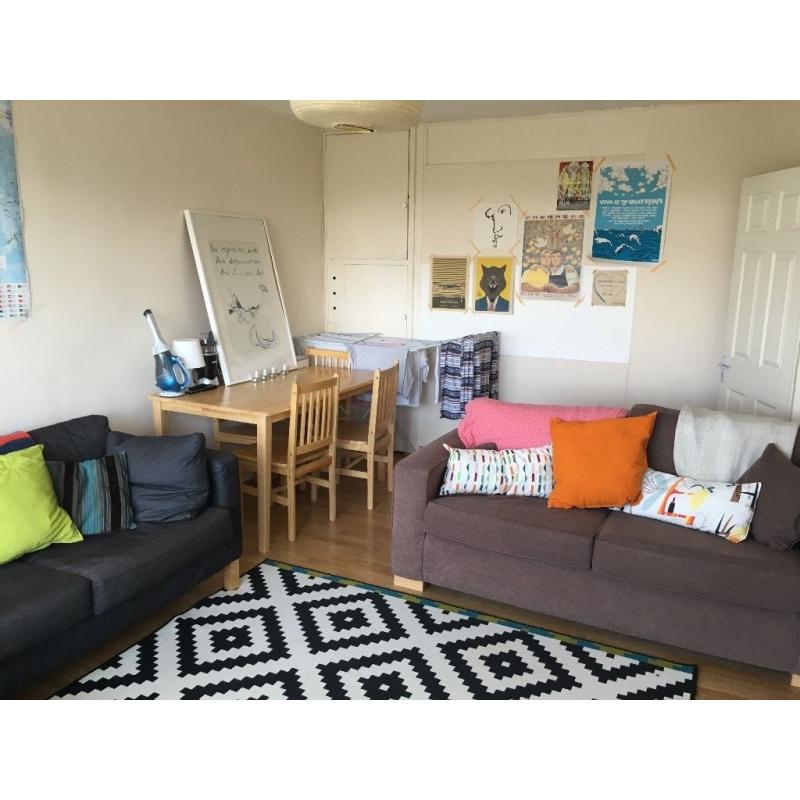 Small double room in 3 bed flatshare 10 minutes from Brixton station.