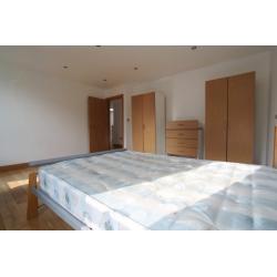N. TWIN ROOM IN A FLAT **ALL INCLUSIVE **BRICK LANE **ZONE 1 *LIVING ROOM *FIRST WEEK FREE