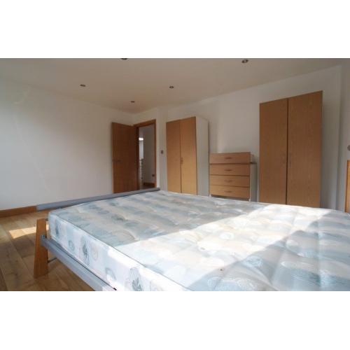 N. TWIN ROOM IN A FLAT **ALL INCLUSIVE **BRICK LANE **ZONE 1 *LIVING ROOM *FIRST WEEK FREE