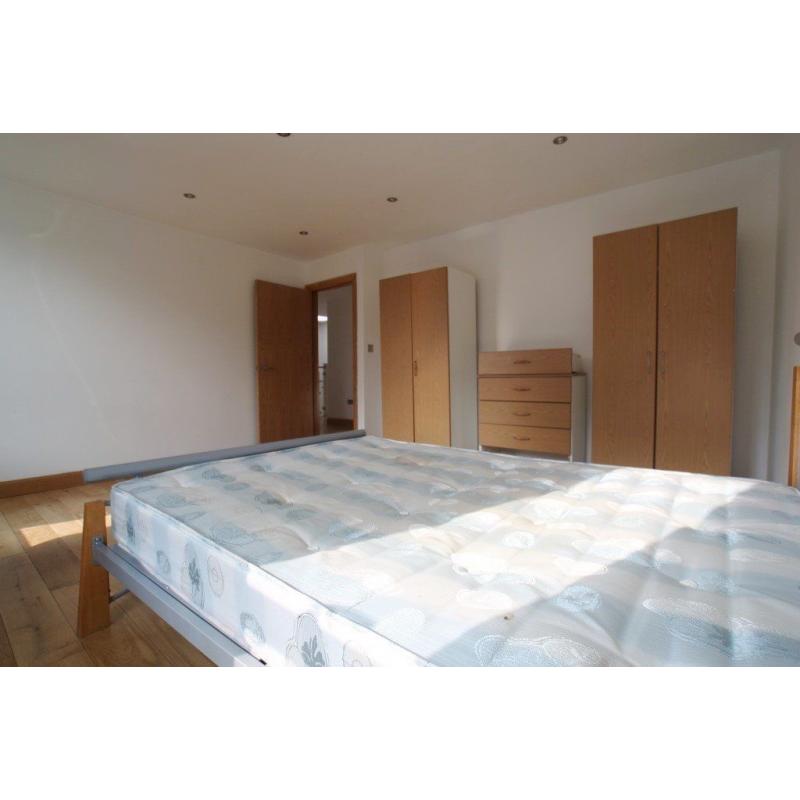 N. TWIN ROOM IN A FLAT **ALL INCLUSIVE **BRICK LANE **ZONE 1 *LIVING ROOM *FIRST WEEK FREE