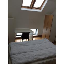 N. TWIN ROOM IN A FLAT **ALL INCLUSIVE **BRICK LANE **ZONE 1 *LIVING ROOM *FIRST WEEK FREE