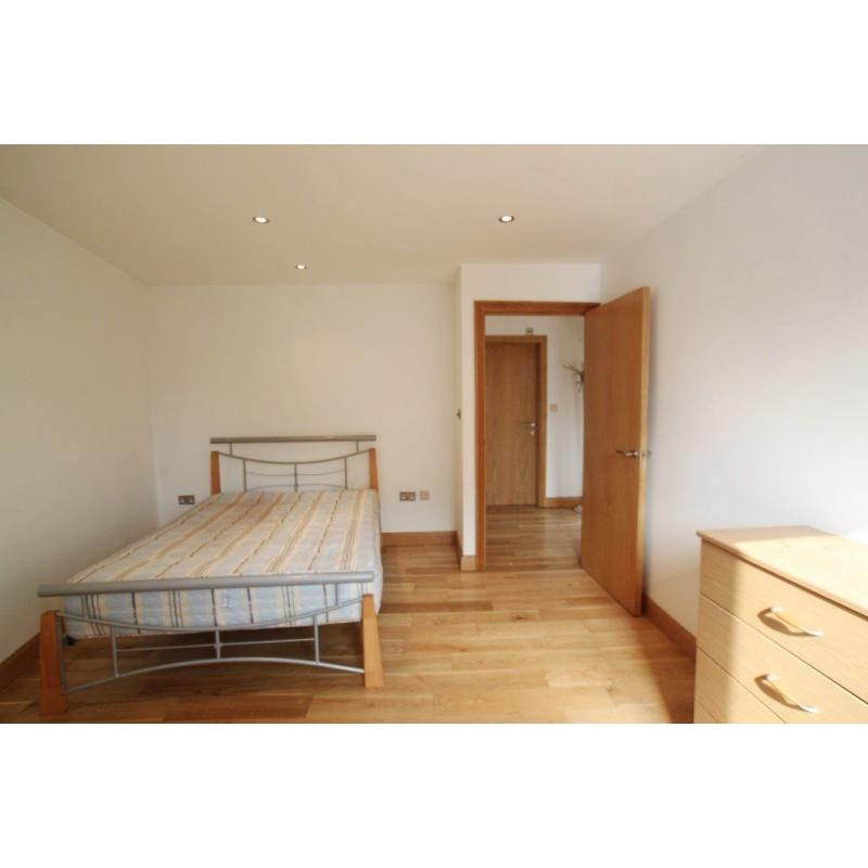 N. Amazing Double room in Farringdon area GIANT ROOM *all bills incl*