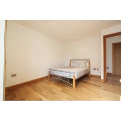 N. Amazing Double room in Farringdon area GIANT ROOM *all bills incl*