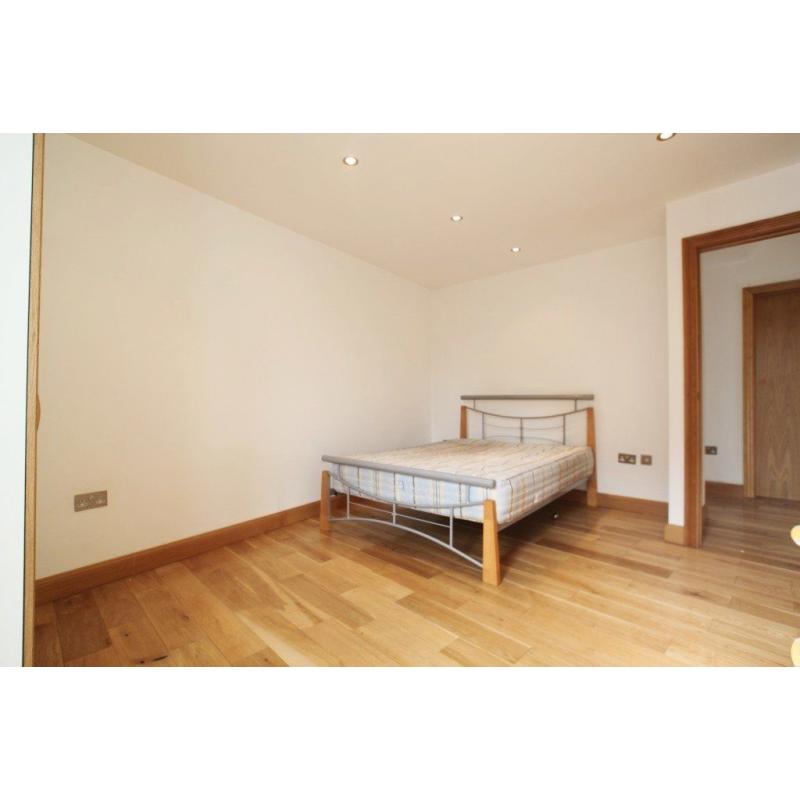 N. Amazing Double room in Farringdon area GIANT ROOM *all bills incl*