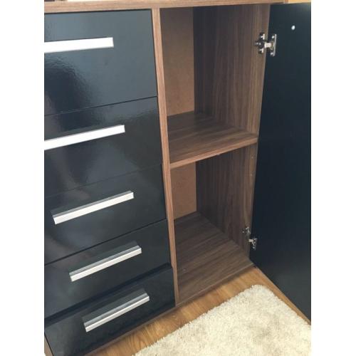 Chest of drawers