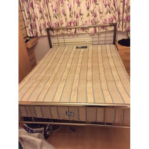 Metal bed frame