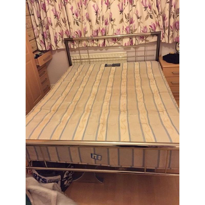 Metal bed frame