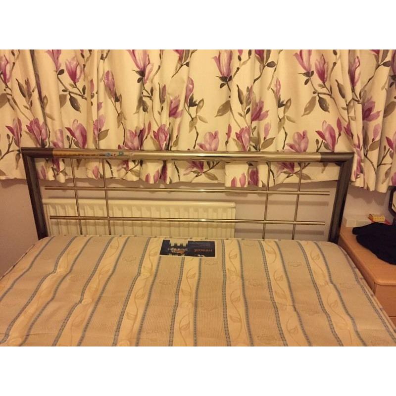 Metal bed frame