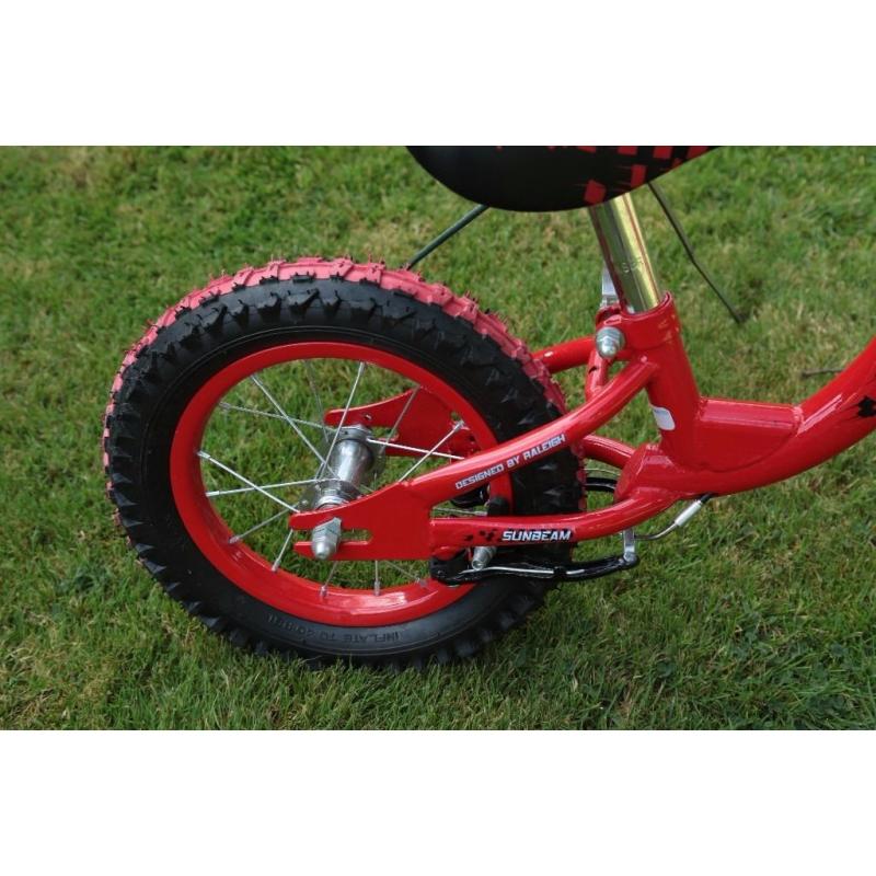 BALANCE BIKE Absolutely great for a child to learn to ride. Forget stabilizers!