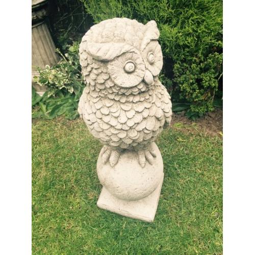 Stone garden ornament owl great detail