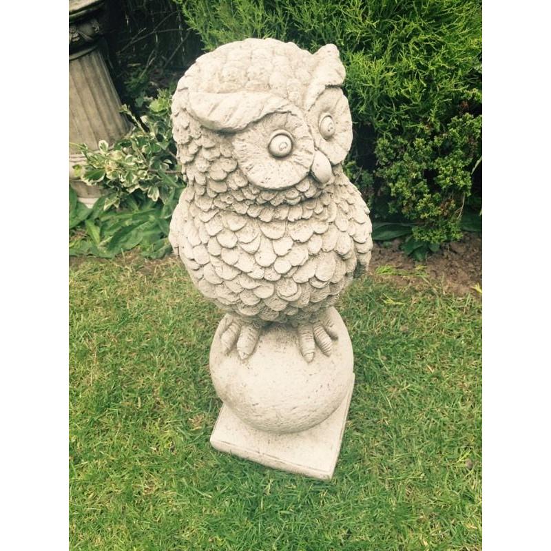 Stone garden ornament owl great detail