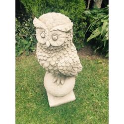 Stone garden ornament owl great detail