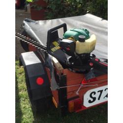 Qualcast 30cc hedge-cutter with double sided 24" Blade Rotational Handle