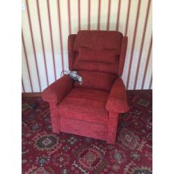 Riser recliner with heat & massage