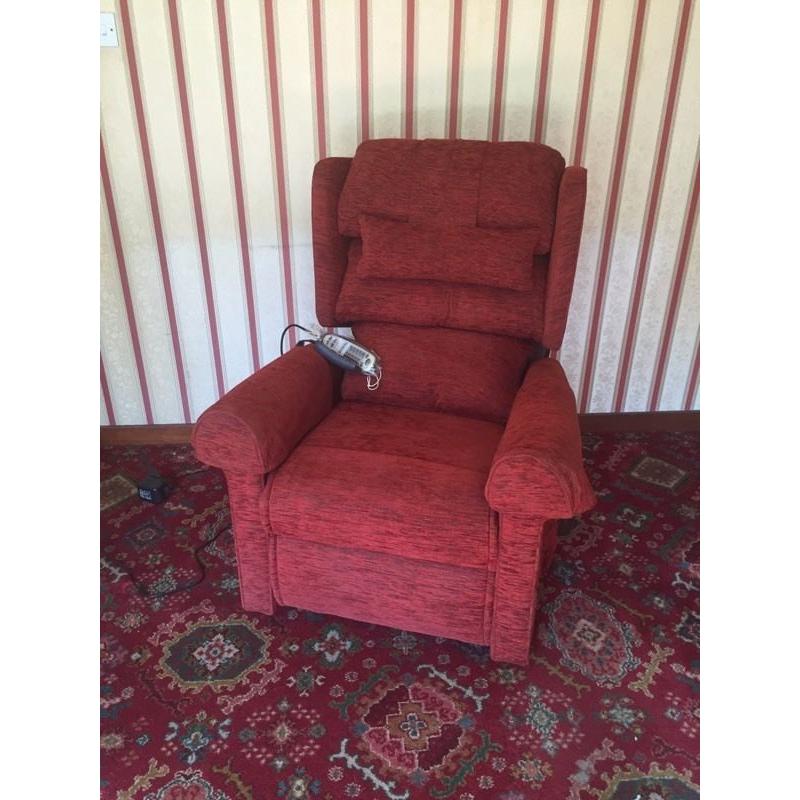 Riser recliner with heat & massage