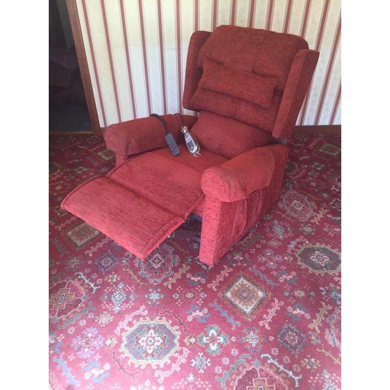 Riser recliner with heat & massage